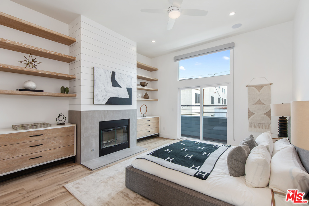 20 Ketch Street, Unit 2 Marina del Rey, CA 90292 - Photo 25 of 46