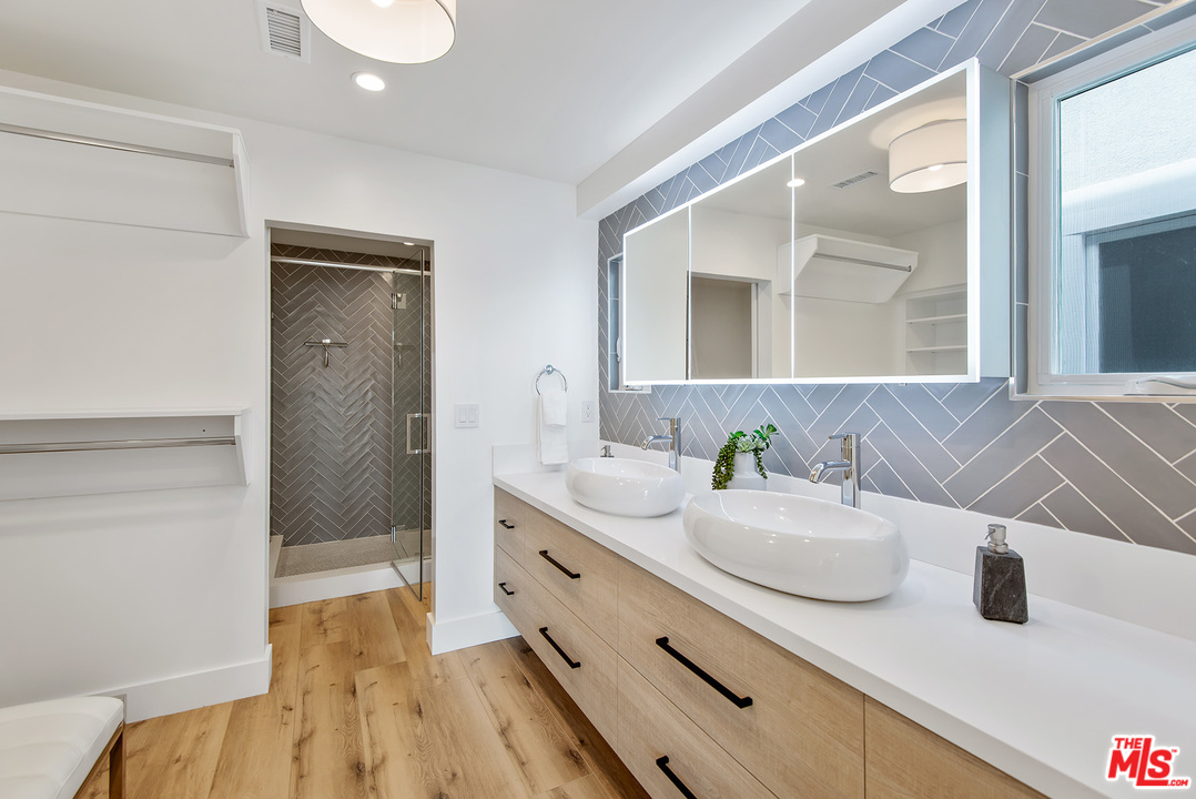 20 Ketch Street, Unit 2 Marina del Rey, CA 90292 - Photo 28 of 46