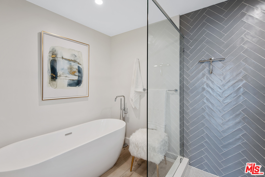 20 Ketch Street, Unit 2 Marina del Rey, CA 90292 - Photo 29 of 46