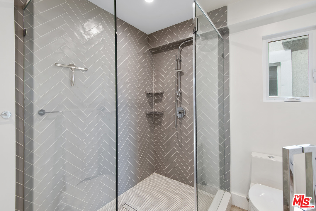 20 Ketch Street, Unit 2 Marina del Rey, CA 90292 - Photo 30 of 46