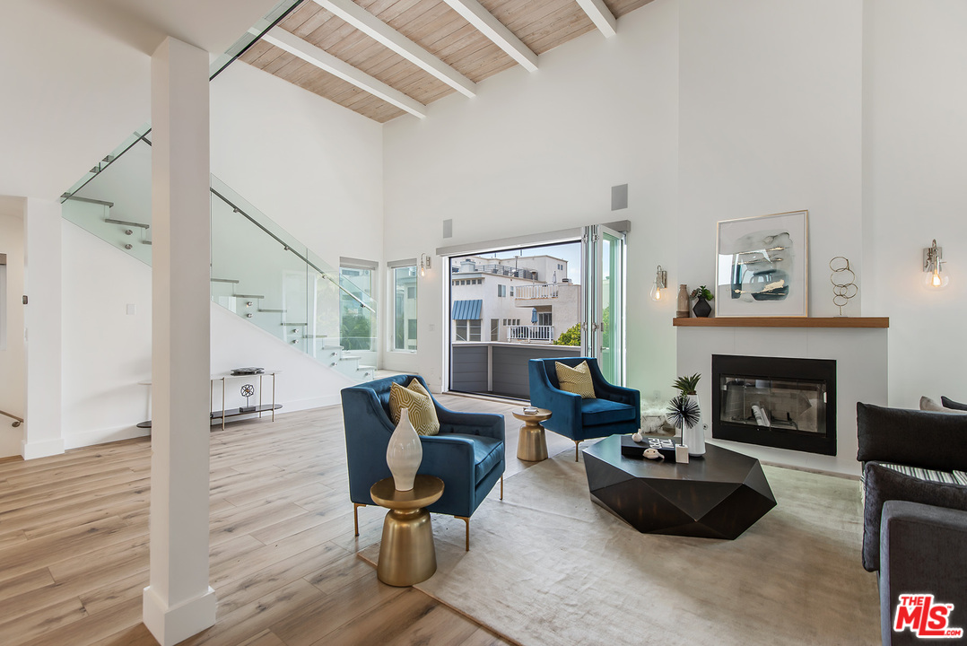 20 Ketch Street, Unit 2 Marina del Rey, CA 90292 - Photo 5 of 46