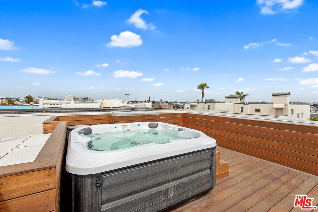 20 Ketch Street, Unit 2 Marina del Rey, CA 90292 - Photo 43 of 46