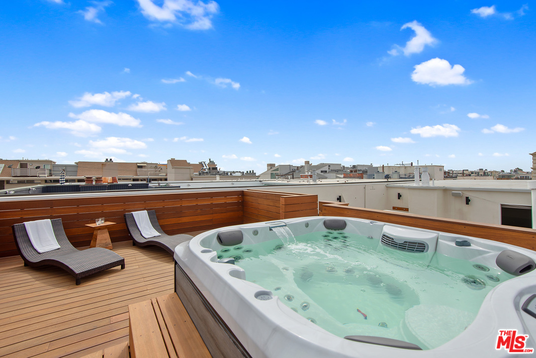 20 Ketch Street, Unit 2 Marina del Rey, CA 90292 - Photo 44 of 46