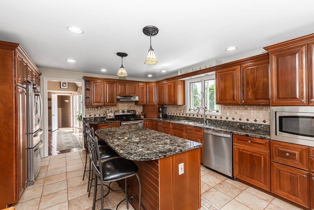 13 Burnham Road Wenham, MA 01984 - Photo 8 of 40 Gallery Image 8