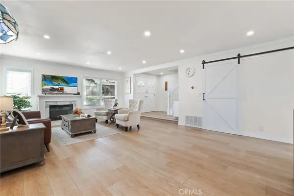 $1,249,880 | 10 Goldenbush, Irvine, CA 92604