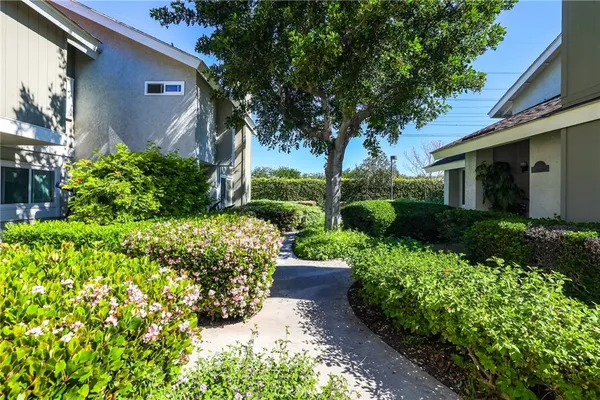 $1,249,880 | 10 Goldenbush, Irvine, CA 92604