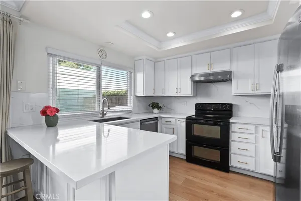 $1,249,880 | 10 Goldenbush, Irvine, CA 92604