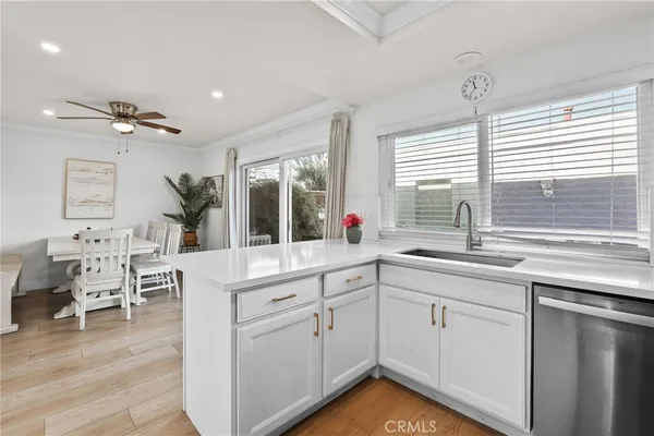 $1,249,880 | 10 Goldenbush, Irvine, CA 92604