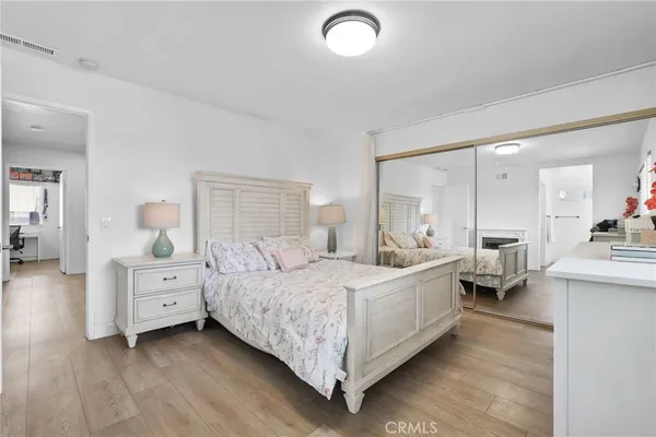 $1,249,880 | 10 Goldenbush, Irvine, CA 92604