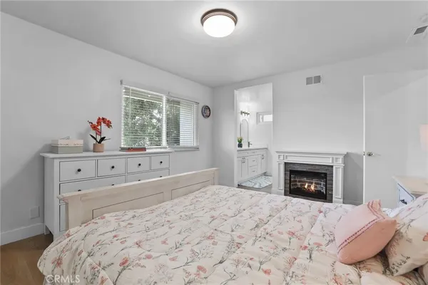 $1,249,880 | 10 Goldenbush, Irvine, CA 92604