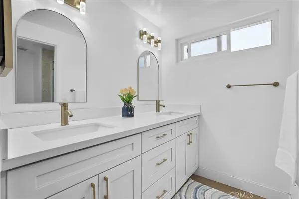 $1,249,880 | 10 Goldenbush, Irvine, CA 92604