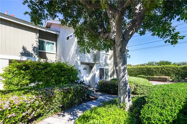 $1,249,880 | 10 Goldenbush, Irvine, CA 92604