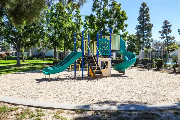 $1,249,880 | 10 Goldenbush, Irvine, CA 92604