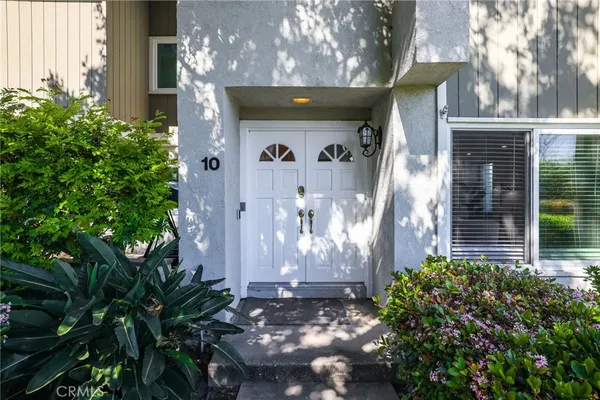 $1,249,880 | 10 Goldenbush, Irvine, CA 92604