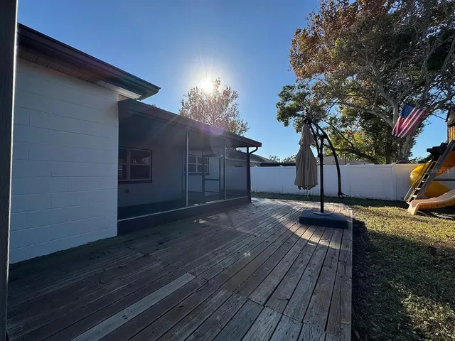 a view of house with entertaining space