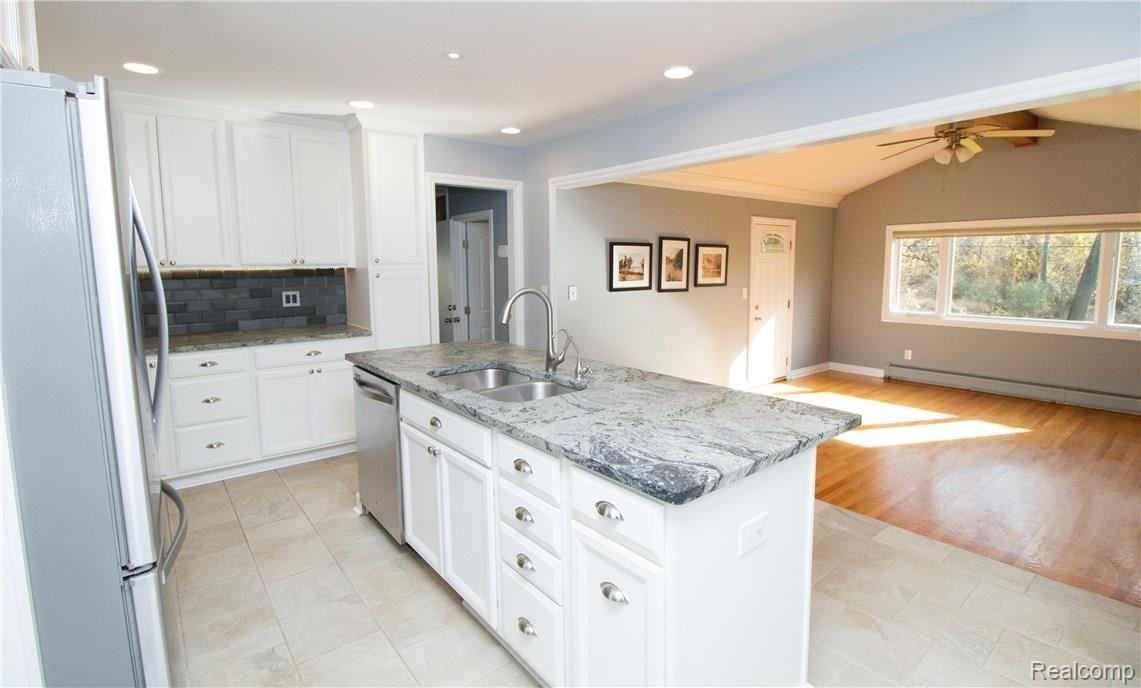 6889 Hubbard Road Clarkston, MI 48348 - Photo 6 of 36 05(1).jpg