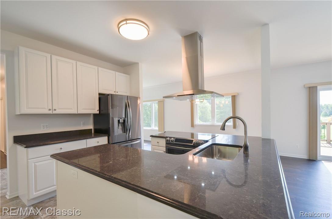 36242 Smithfield Road Farmington, MI 48335 - Photo 8 of 55 36242 Smithfield Rd HDR29.jpg