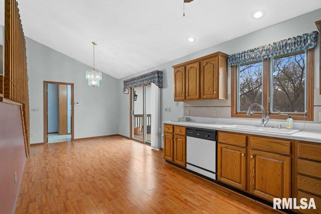 8504 Ridgewood Road, Unit 701 Rock Island, IL 61201 - Photo 13 of 35