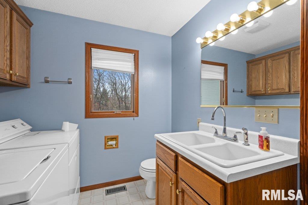 8504 Ridgewood Road, Unit 701 Rock Island, IL 61201 - Photo 14 of 35