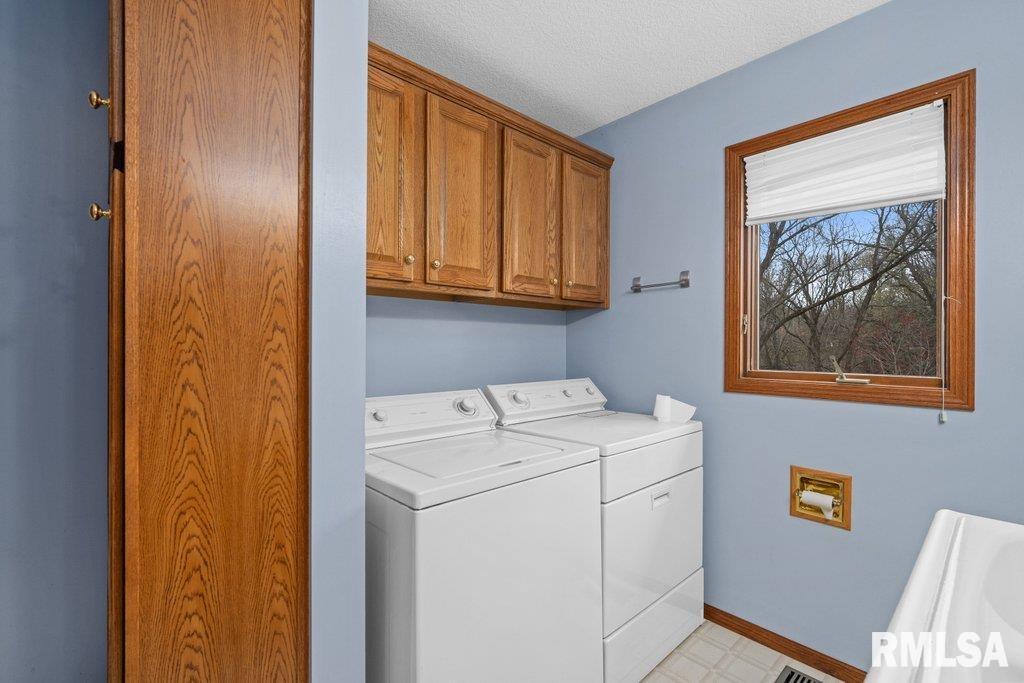 8504 Ridgewood Road, Unit 701 Rock Island, IL 61201 - Photo 15 of 35