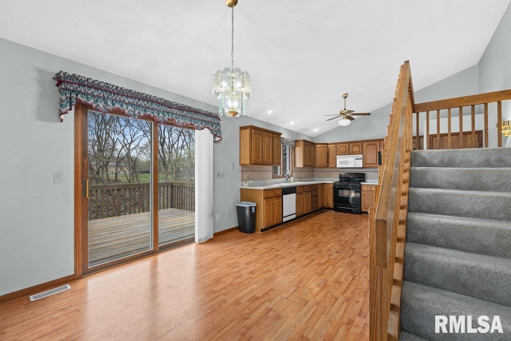 8504 Ridgewood Road, Unit 701 Rock Island, IL 61201 - Photo 4 of 35