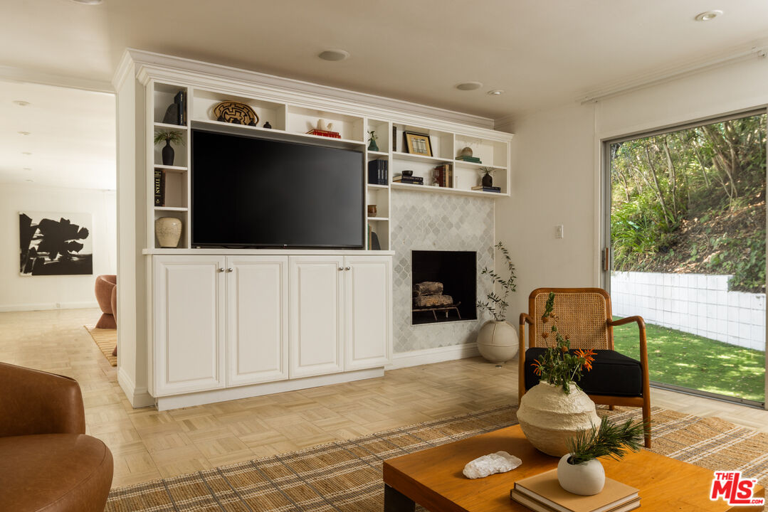 936 Chantilly Road Los Angeles, CA 90077 - Photo 12 of 33 Gallery Image 12