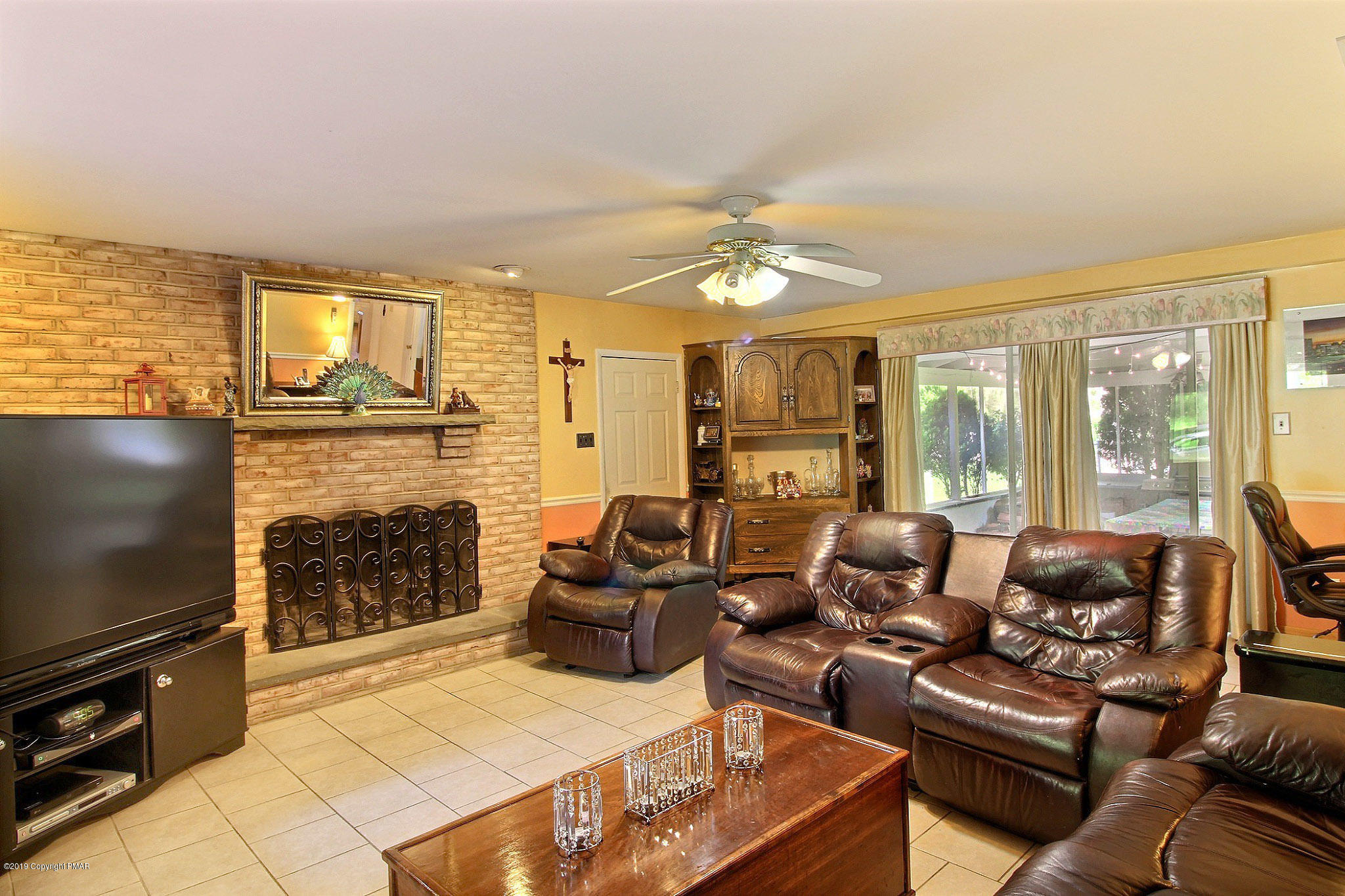 414 Norton Road Stroudsburg, PA 18360 - Photo 15 of 37 Family Room