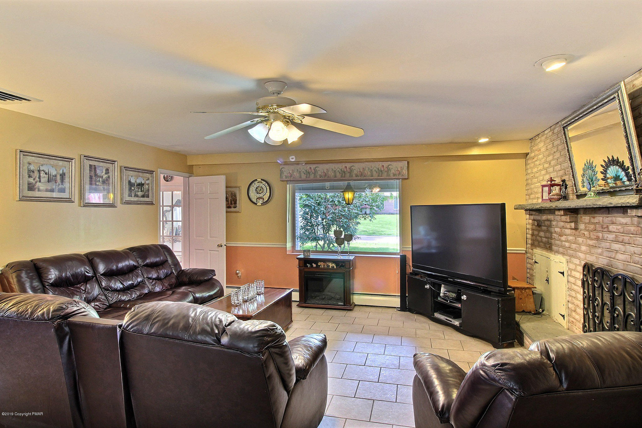 414 Norton Road Stroudsburg, PA 18360 - Photo 20 of 37 Family Room