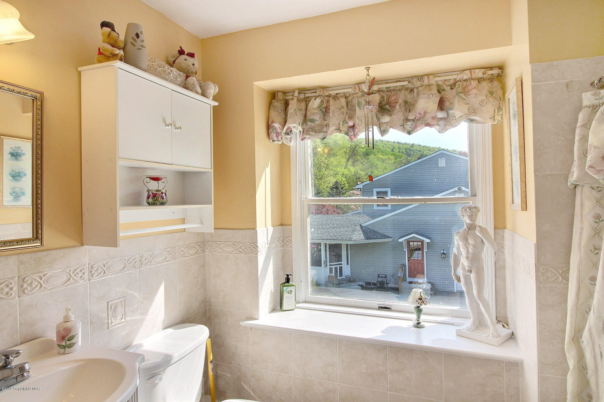 414 Norton Road Stroudsburg, PA 18360 - Photo 25 of 37 Master Bath