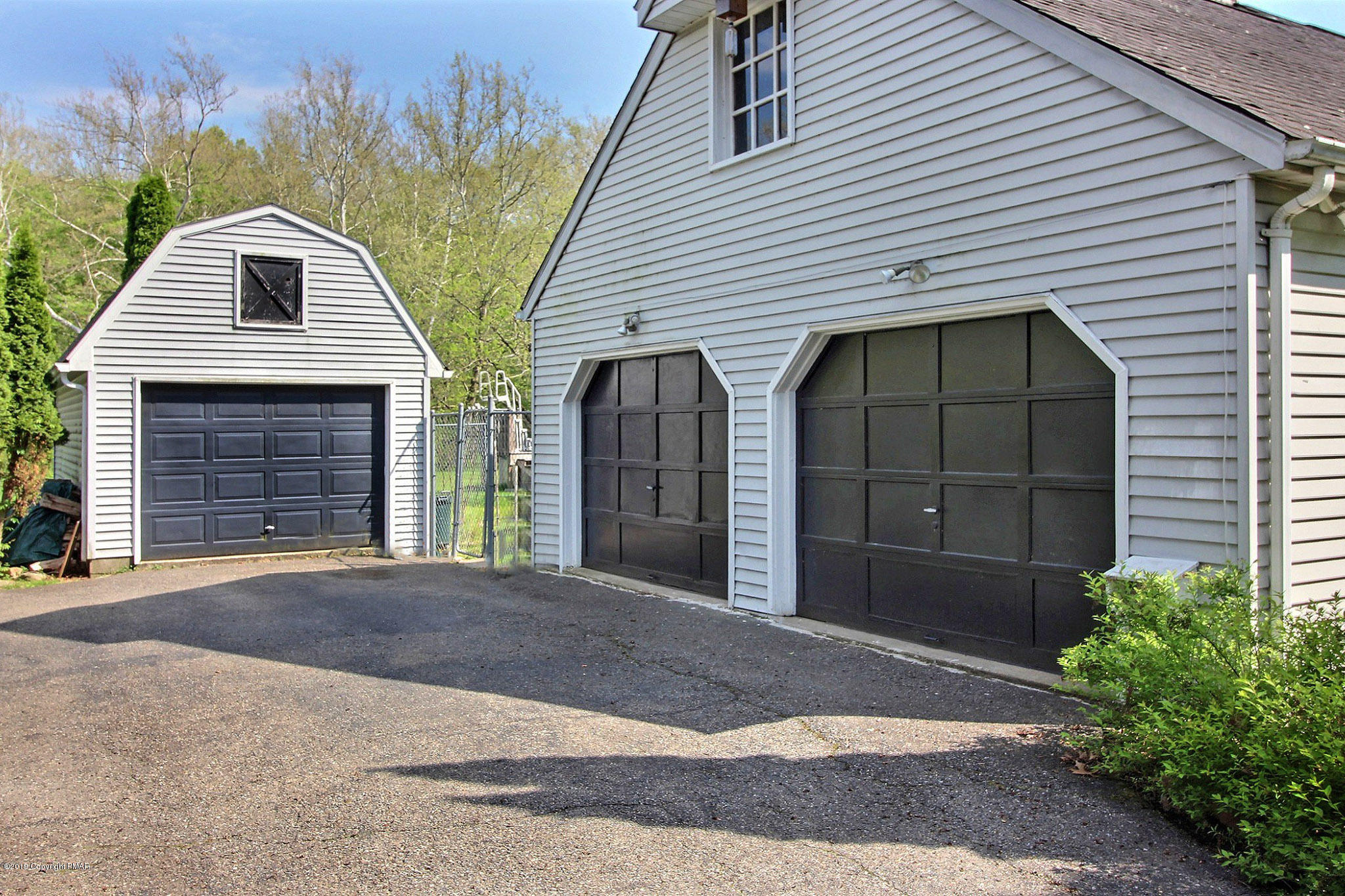 414 Norton Road Stroudsburg, PA 18360 - Photo 5 of 37 3 Car Garage