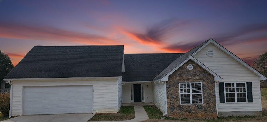 89 Savannah Lane Jefferson, GA 30549 - Photo 2 of 19 a backyard of a house with wooden fence