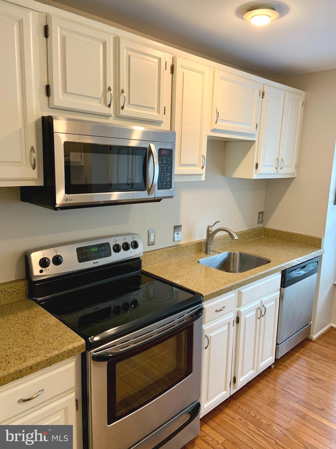 2438 Ridgehampton Court Reston, VA 20191 - Photo 11 of 47 Stainless appliances