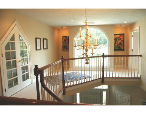 28 Falcon Ridge Drive Hopkinton, MA 01748 - Photo 8 of 27 Gallery Image 8