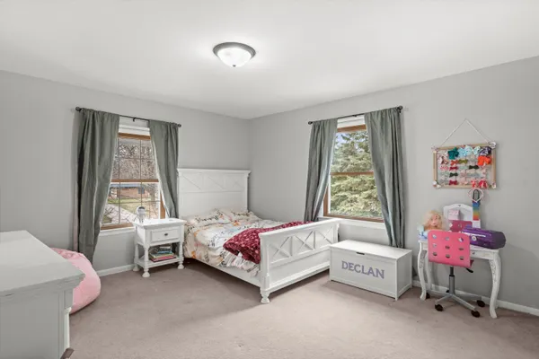 $569,900 | 8710 West Hawthorne Lane, Franklin, WI 53132