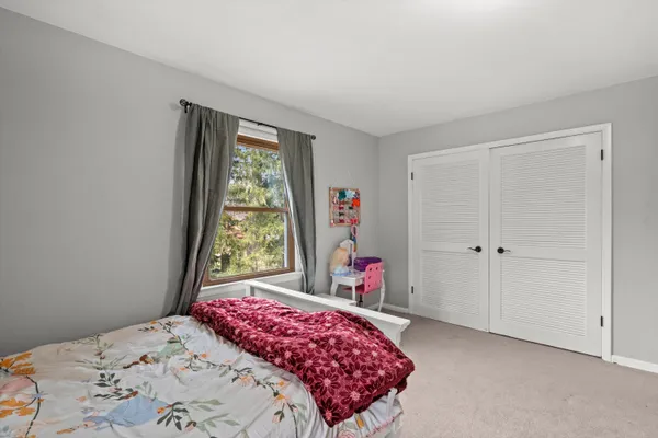 $569,900 | 8710 West Hawthorne Lane, Franklin, WI 53132