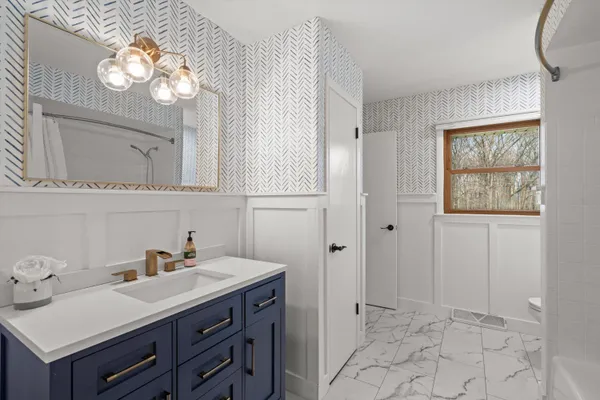 $569,900 | 8710 West Hawthorne Lane, Franklin, WI 53132