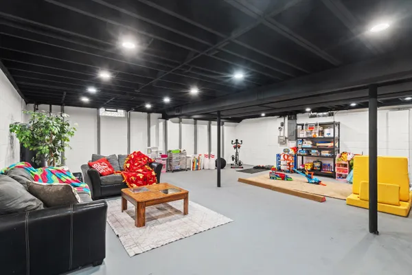$569,900 | 8710 West Hawthorne Lane, Franklin, WI 53132