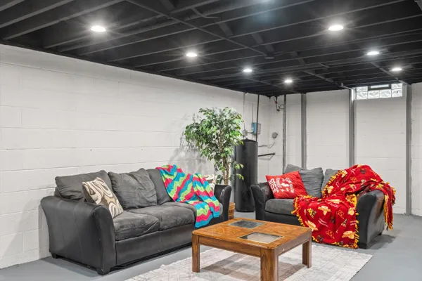 $569,900 | 8710 West Hawthorne Lane, Franklin, WI 53132