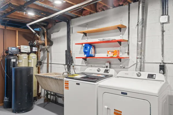 $569,900 | 8710 West Hawthorne Lane, Franklin, WI 53132