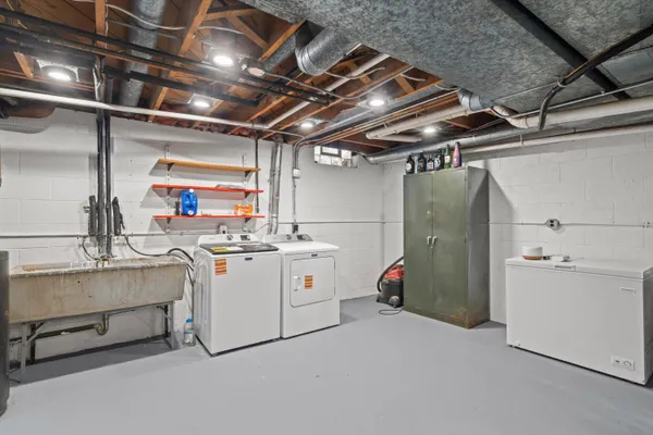 $569,900 | 8710 West Hawthorne Lane, Franklin, WI 53132