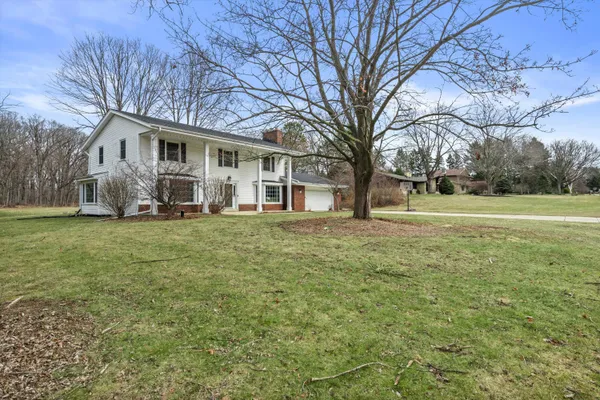$569,900 | 8710 West Hawthorne Lane, Franklin, WI 53132