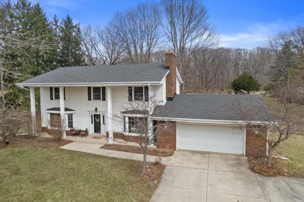 $569,900 | 8710 West Hawthorne Lane, Franklin, WI 53132