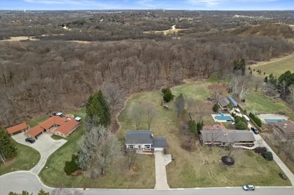 $569,900 | 8710 West Hawthorne Lane, Franklin, WI 53132