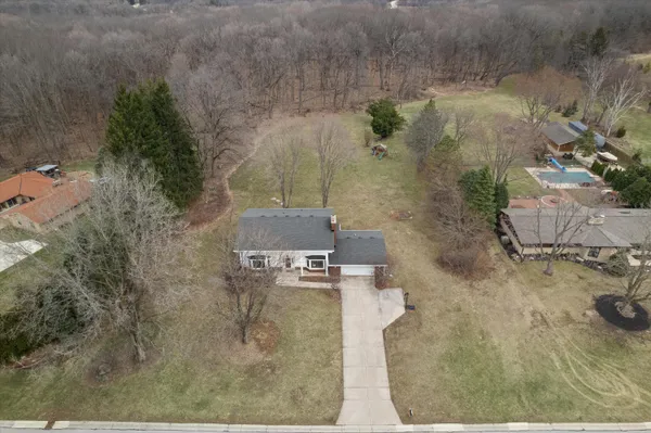 $569,900 | 8710 West Hawthorne Lane, Franklin, WI 53132