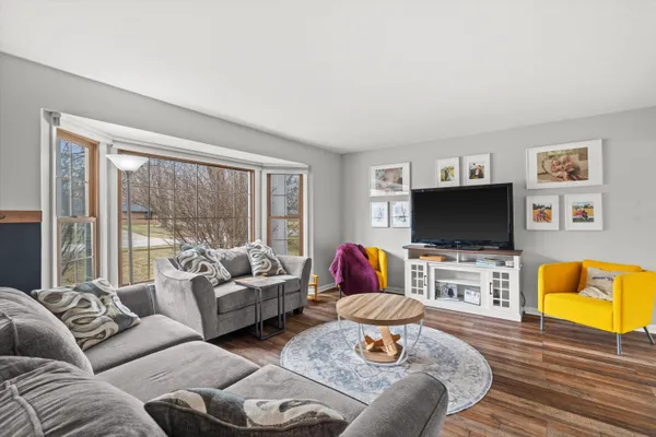 $569,900 | 8710 West Hawthorne Lane, Franklin, WI 53132