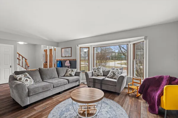 $569,900 | 8710 West Hawthorne Lane, Franklin, WI 53132