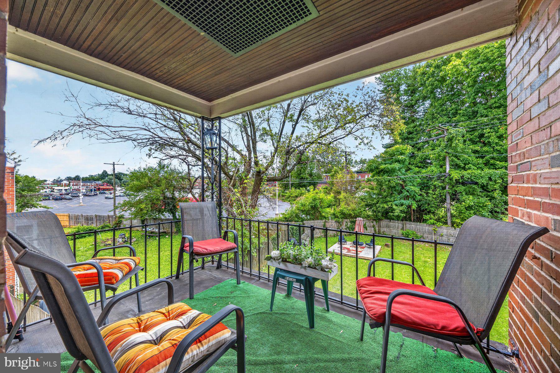 724 Charing Cross Road Baltimore, MD 21229 - Photo 20 of 25 Upper 1 Porch - Rear