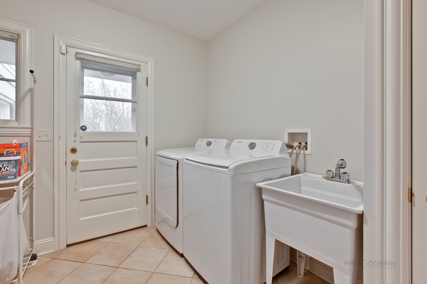 455 Landreth Lane Northfield, IL 60093 - Photo 17 of 31 a utility room with dryer and washer