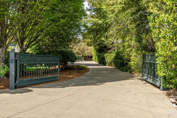 $6,750,000 | 1670 Cabernet Lane, St. Helena, CA 94574