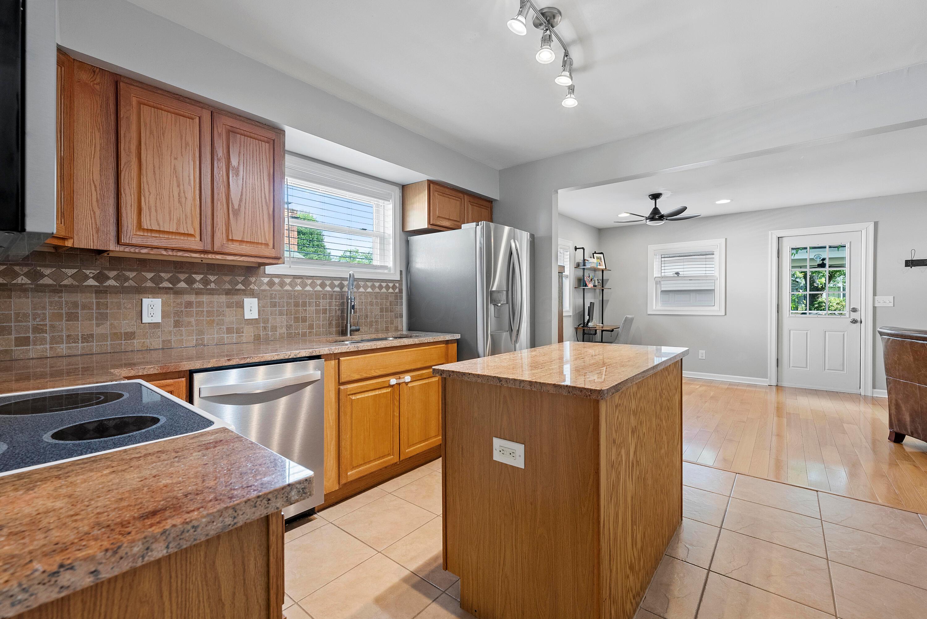 2254 Shrewsbury Road Columbus, OH 43221 - Photo 23 of 40 Kitchen